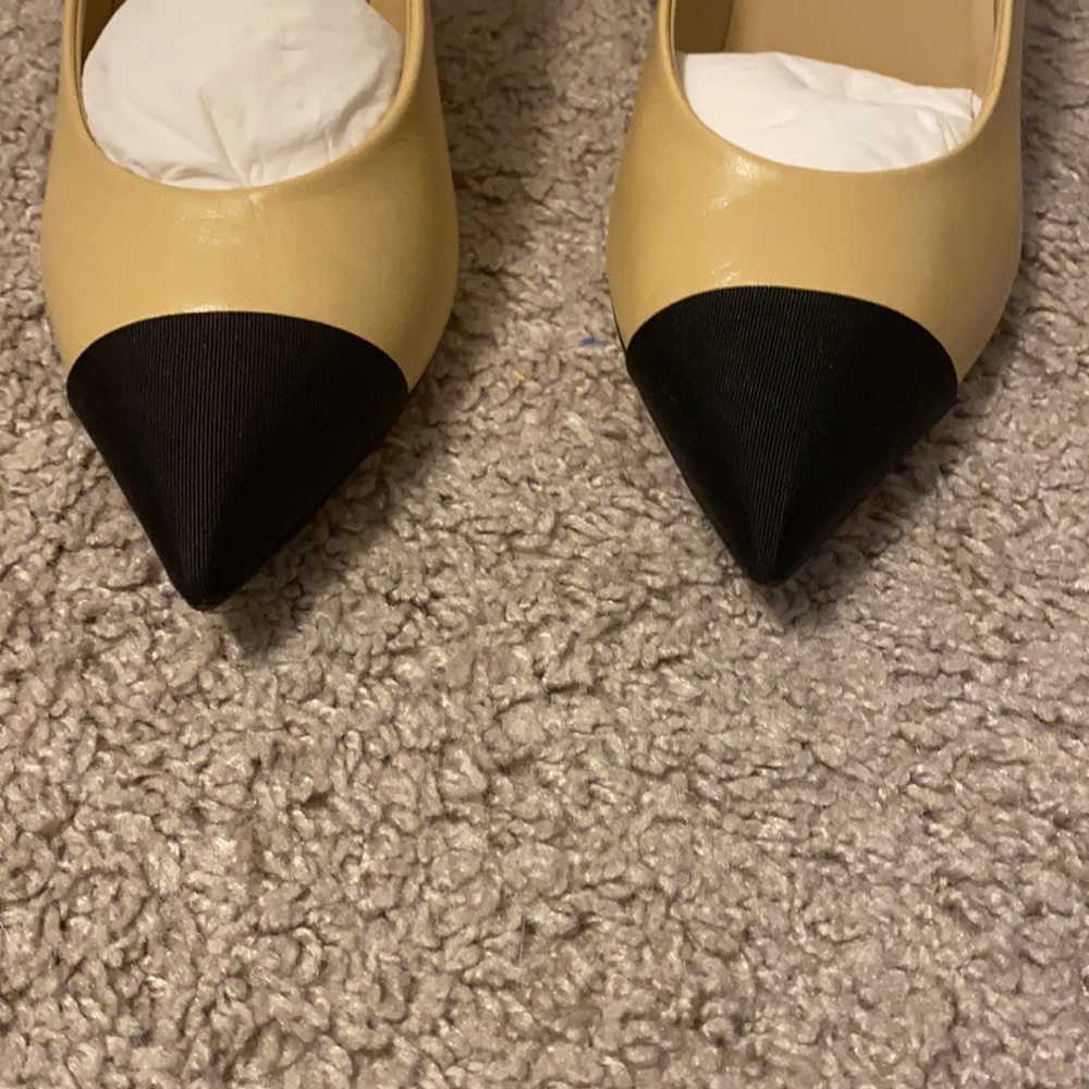 Chanel two tone pearl heel pumps - Picture 3 of 15